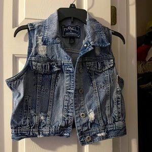 Sleeveless distressed Jean jacket